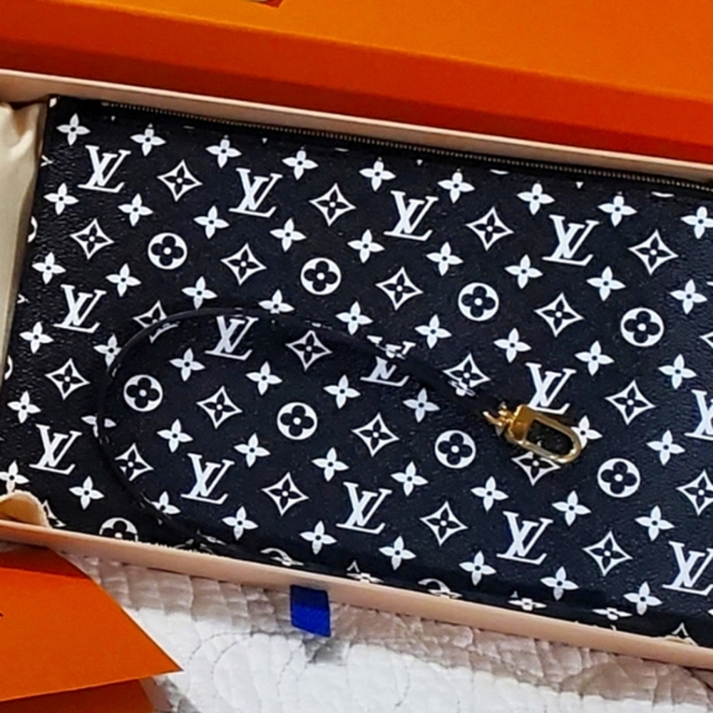 SOLD!! Louis Vuitton Special Edition NF Pouch Monogram Giant Jungle Collection